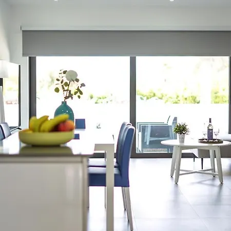 Salut House e Sea View e Pool&Garden e WiFi e BBQ e Beach