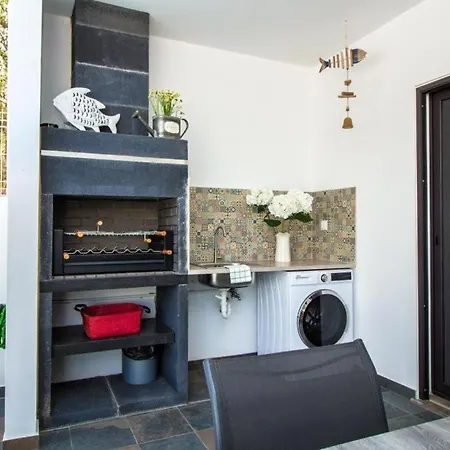 Villa Salut House e Sea View e Pool&Garden e WiFi e BBQ e Beach *