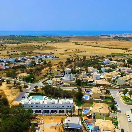 Salut House e Sea View e Pool&Garden e WiFi e BBQ e Beach Villa